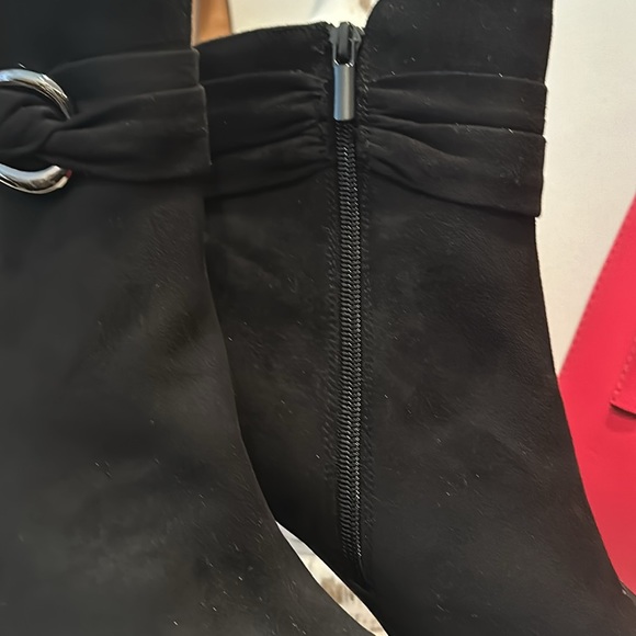 🪧 IMPO women’s boots in faux black suede, NWOT. Beautiful 4” boot w/ankle detail - Picture 6 of 9